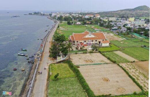 Display of two whale skeletons over 300 years old on Ly Son island