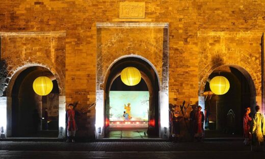 Night tour of Thang Long Citadel revives ancient royal customs