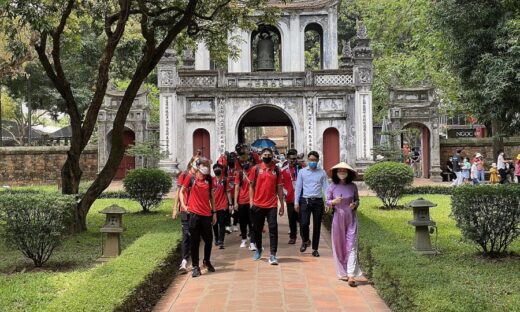 Thai sepak takraw team go on Hanoi tour