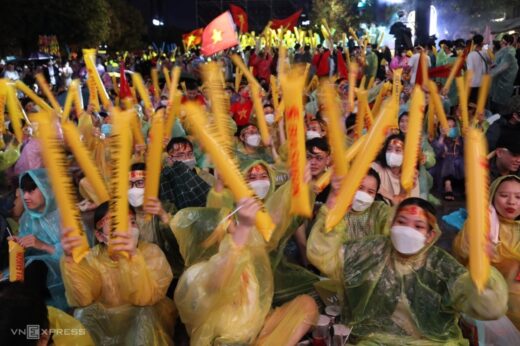 People in Ho Chi Minh City and Hanoi cheered for Vietnam U23 in the rain