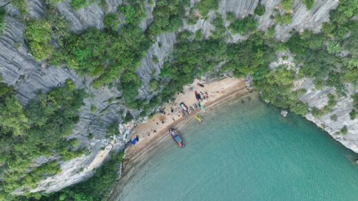 Islet basks quietly in Ha Long Bay’s shadow