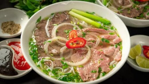 CNN suggests 11 interesting things to try when coming to Vietnam: Vietnamese people may not have tried them all