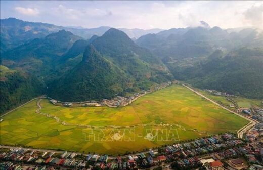 Charming “golden silk strip” in Muong Khuong valley