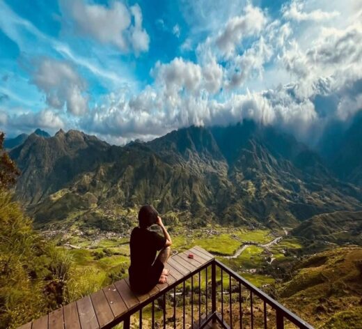 Sapa Rock Cave Village – where just one hand is needed to touch the clouds