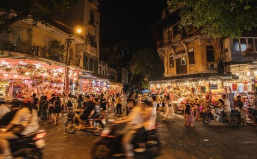 Photo: The center of Hanoi begins to be filled with the Mid-Autumn Festival atmosphere