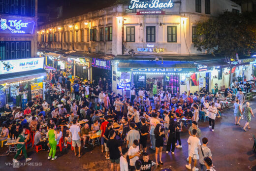 West Street of Hanoi and Ho Chi Minh City revived after the epidemic