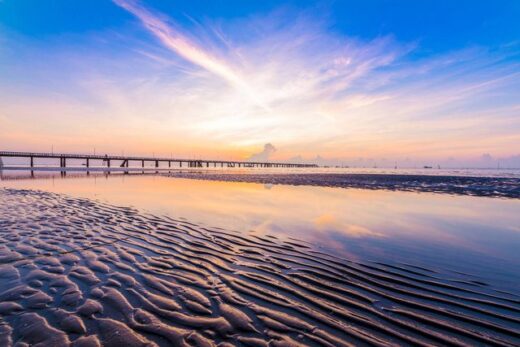 Whispering in front of Tan Thanh beach – a copy of Thai Binh’s “infinity sea” right in Tien Giang