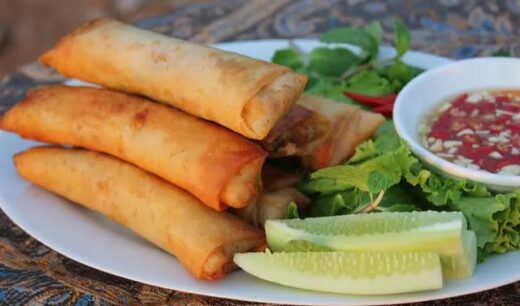 Ha Tinh ram rolls with a crispy crust, and unique fillings entangle people’s hearts