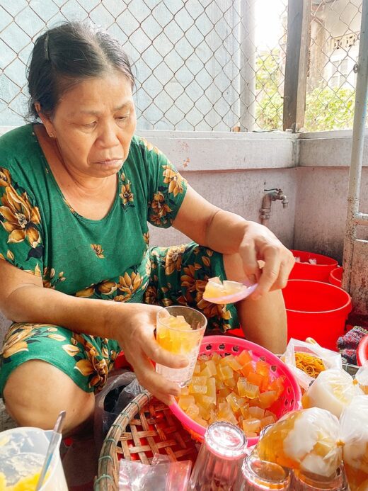 Ganh Thach Xoa is located in an alley in Hue: After 3 decades, the price has only increased from 500 VND to 5,000 VND