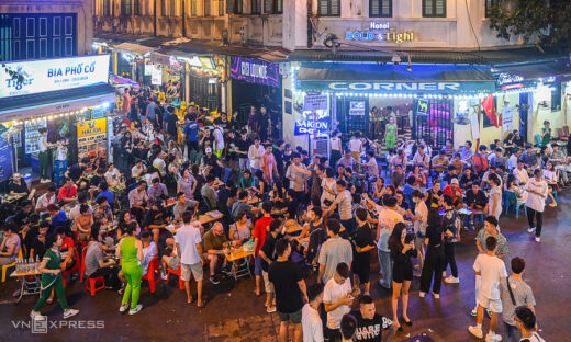 Nightlife in Bui Vien, Ta Hien backpacker streets back in full swing