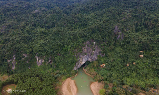 Province allows paragliding for tourists over UNESCO-recognized national park