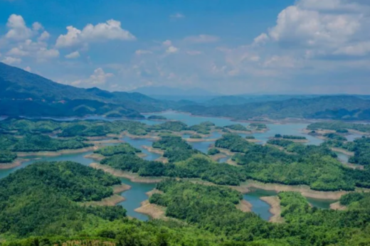 10 most beautiful lakes in Vietnam: There is a place called “Ha Long Bay of the Central Highlands”