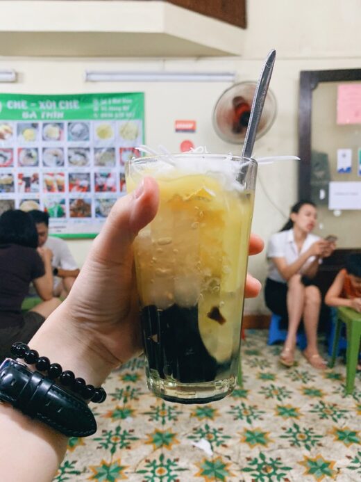 How is the famous Sweet Soup shop on Bat Dan Street, nearly a century old, now?