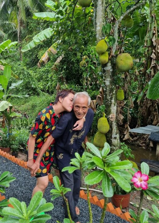 Son-in-law came back from Germany to play, overwhelmed with his father-in-law’s 1,500m2 garden, no need to go to the market all week