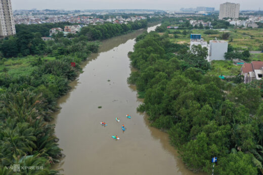 Rowing soup to pick up trash on the river