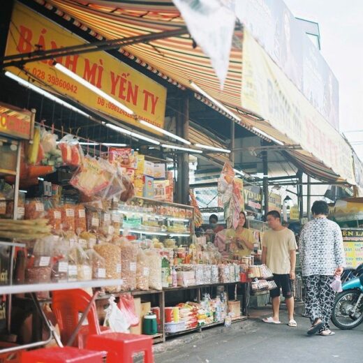 4 famous night food courts in Ho Chi Minh City with recent emerging dishes