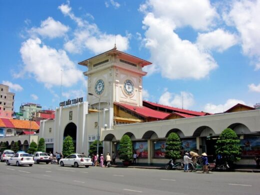 Take a look at the famous markets throughout Vietnam, everywhere is crowded with foreign tourists