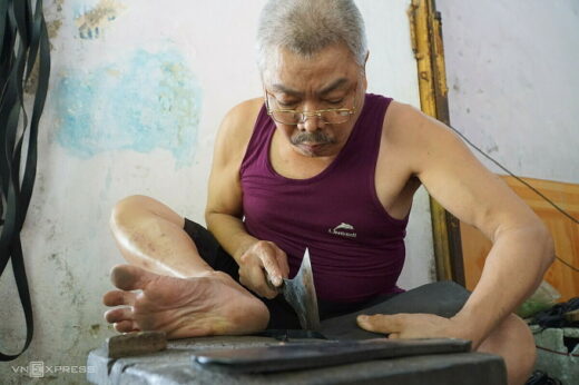 The last rubber sandal maker in Thanh