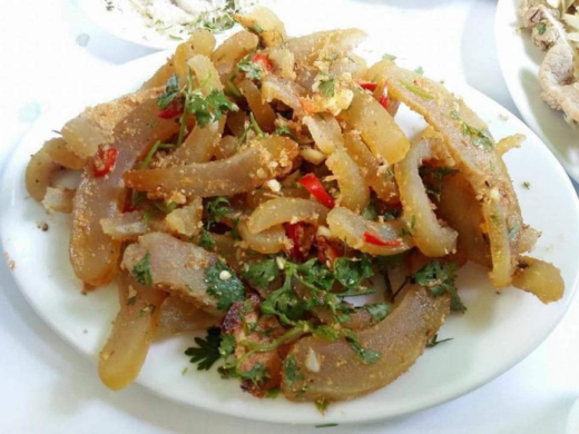 “Crispy” buffalo skin dish, pickled without lemon, and vinegar in Son La