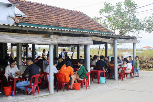 The snail shop in Hue sells more than 100 kg per day