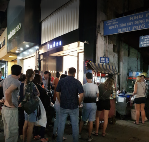 The barbecue truck in District 1 has been honored by the American magazine, even foreign customers have to wait in line to buy