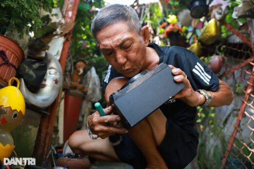 After over 30 years of picking up trash, the old man in Ho Chi Minh City has a fortune of tens of thousands of dollars