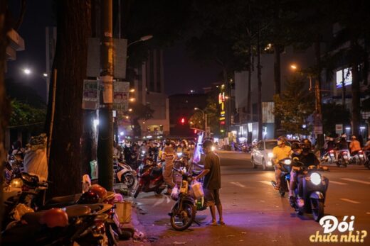 The “extreme” snack street in Ho Chi Minh City: Located between two famous universities, every night is crowded.