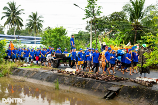 Close-up of the Ngo boat launching ceremony of the Khmer people in the South