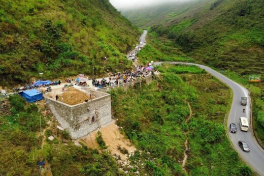 Tourists flock to Ha Giang, traffic jams, Dong Van night market