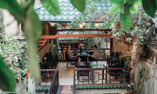 Hanoi coffee shop hides away inside 104-year-old house