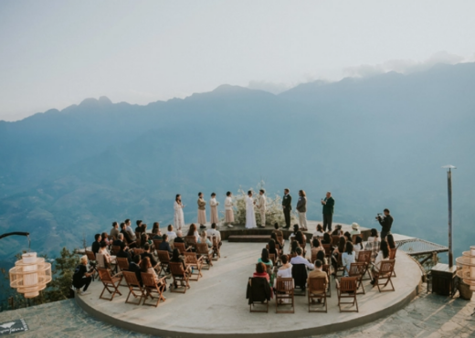 Wedding at 1600m above sea level splendid and elegant in the sunset in Sapa