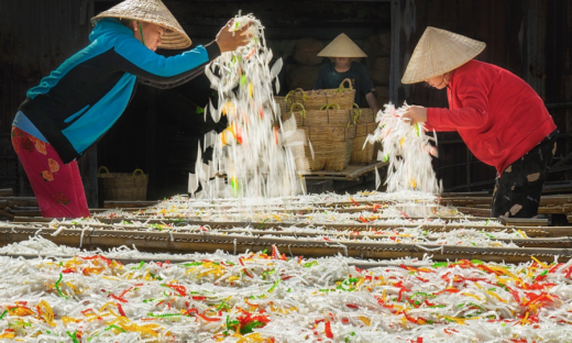 Southern town gets colorful and sweet, making tapioca strips