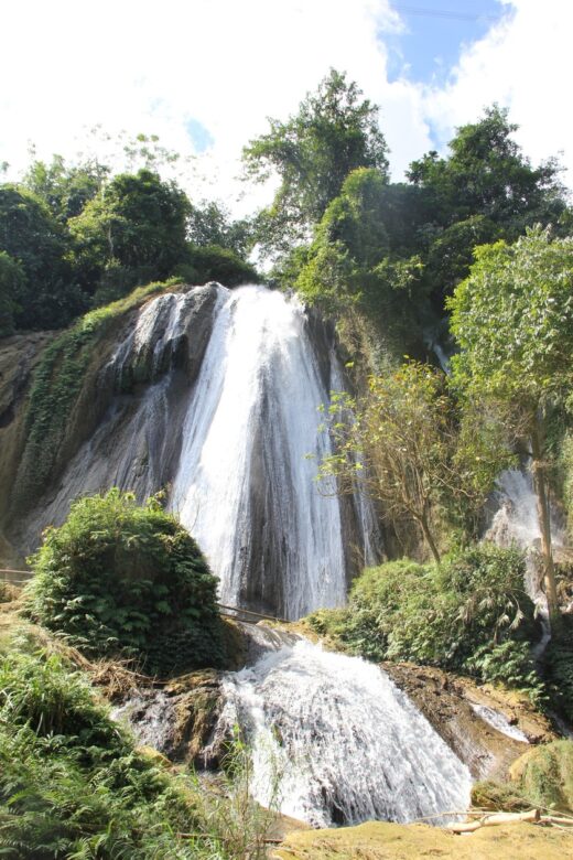 Beautiful waterfalls like a fairy scene cannot be missed when coming to Moc Chau