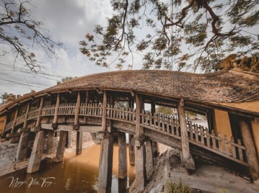 Admire the most beautiful and ancient 500-year-old tile bridge in Vietnam