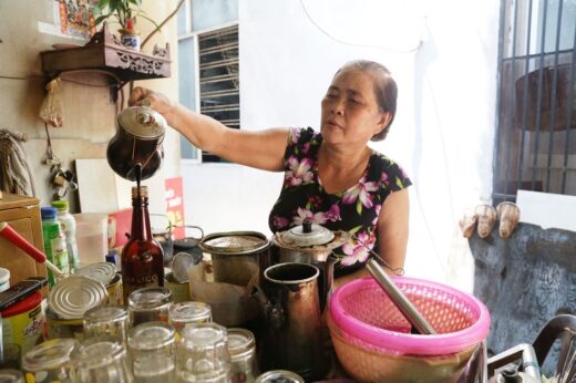 Da Nang racket cafe sells 300 cups a day, attracting customers with a “poisonous” concoction