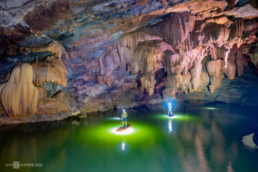 Crystal stalactites, emerald lake hidden inside Phong Nha-Ke Bang Valley