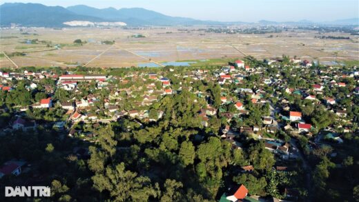 Strangely, the sacred stone was built by the whole village to pray for good luck in Ha Tinh