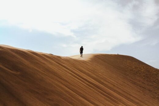 Experience the feeling of being lost in the ‘miniature desert’ with beautiful sand dunes in Quang Binh