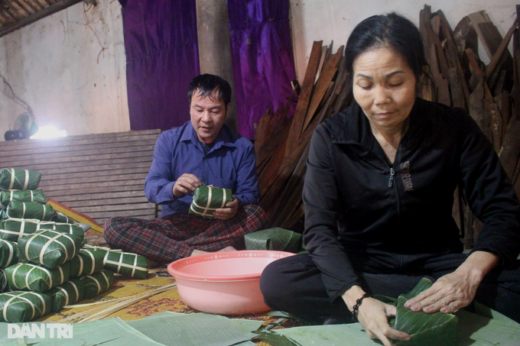 Near Tet, the village of Banh Chung makes people forget to eat and sleep