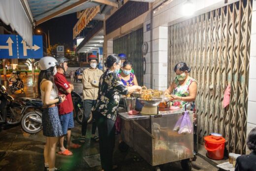 Bread cart has existed for 30 years in Can Tho with a unique name, sold by 5 “sisters” who are close neighbors.