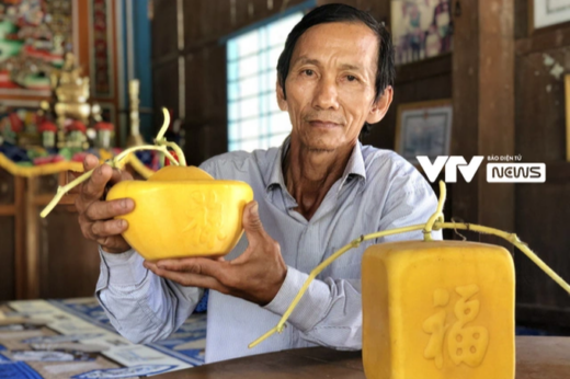 Shape watermelon into gold bars, farmers collect millions of silver for Tet