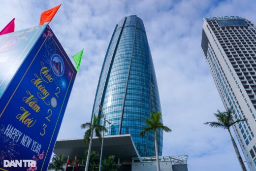 Da Nang reveals the New Year’s mascot on the street