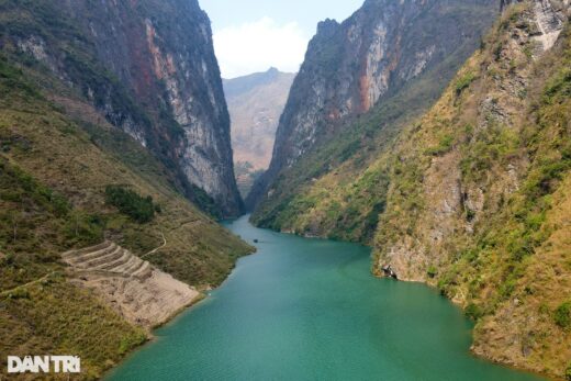 Busy tourists sailing across the deepest gorge in Southeast Asia in Ha Giang