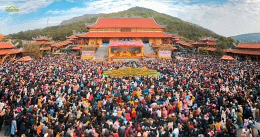 Overcrowding at major spiritual sites as Vietnamese celebrate spring festival