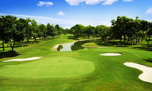 HCMC receives first golf tourists