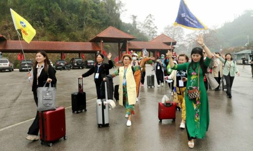 Vietnam welcomes first Chinese tourist groups after outbound tour resumption