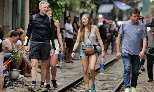 Foreign tourists calling it a 'waste' not to leave Hanoi's Train Street open