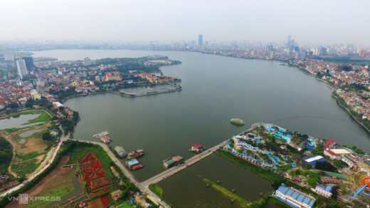 Hanoi to resume tour boat services on West Lake