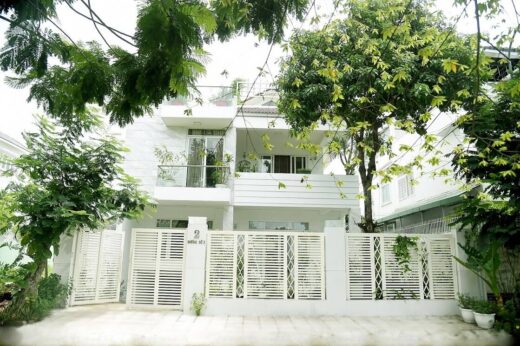 Not a penthouse or a duplex, this is the “gut” of Vietnamese artists: An area of ​​thousands of square meters, with a “4-sided” apartment of natural wood, separate from the hustle and bustle of the city.