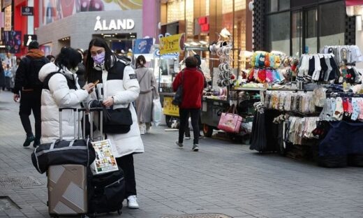 Vietnamese top international tourists in card spending in South Korea